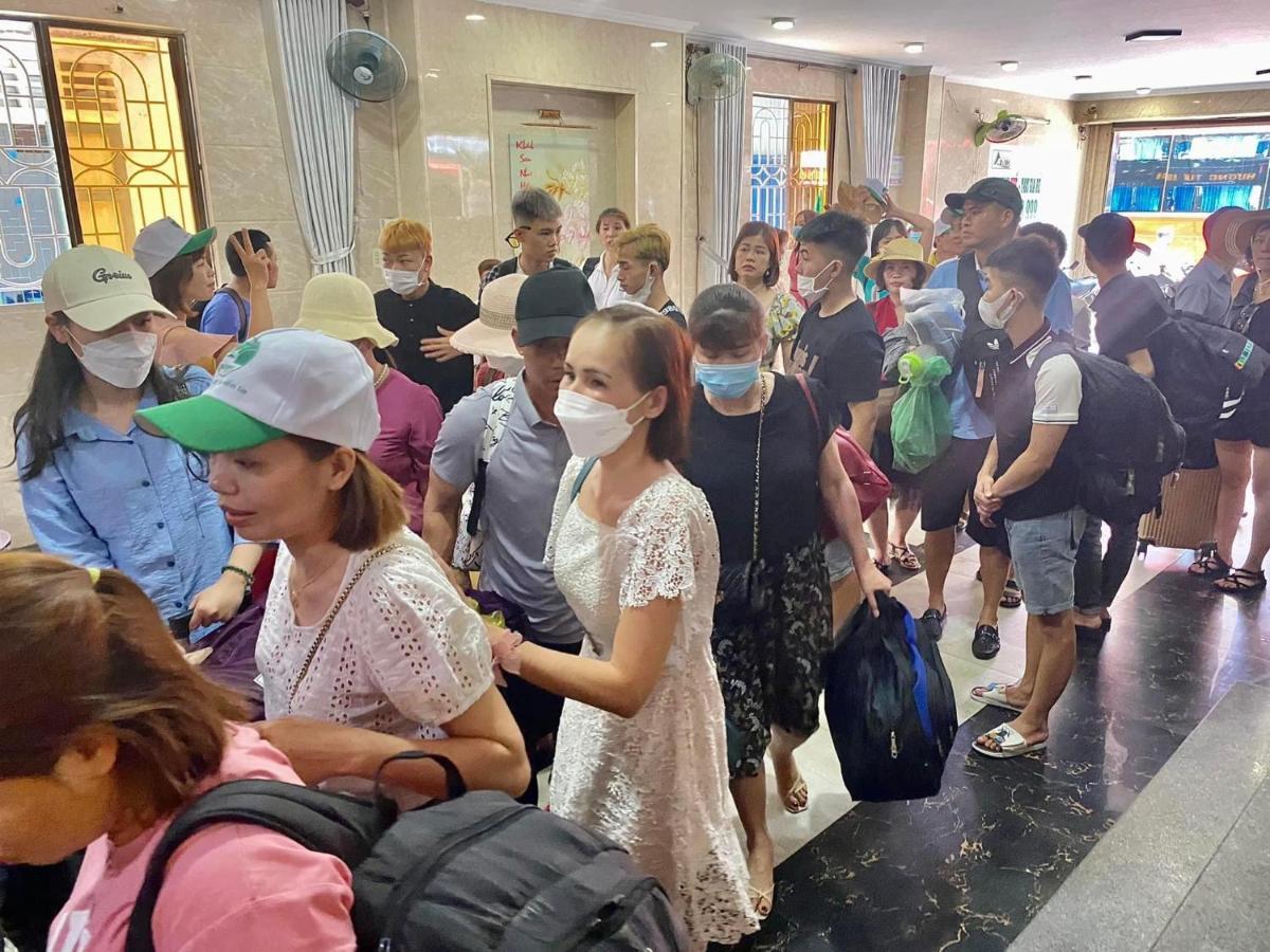 Nhu Hien Hotel フエ エクステリア 写真